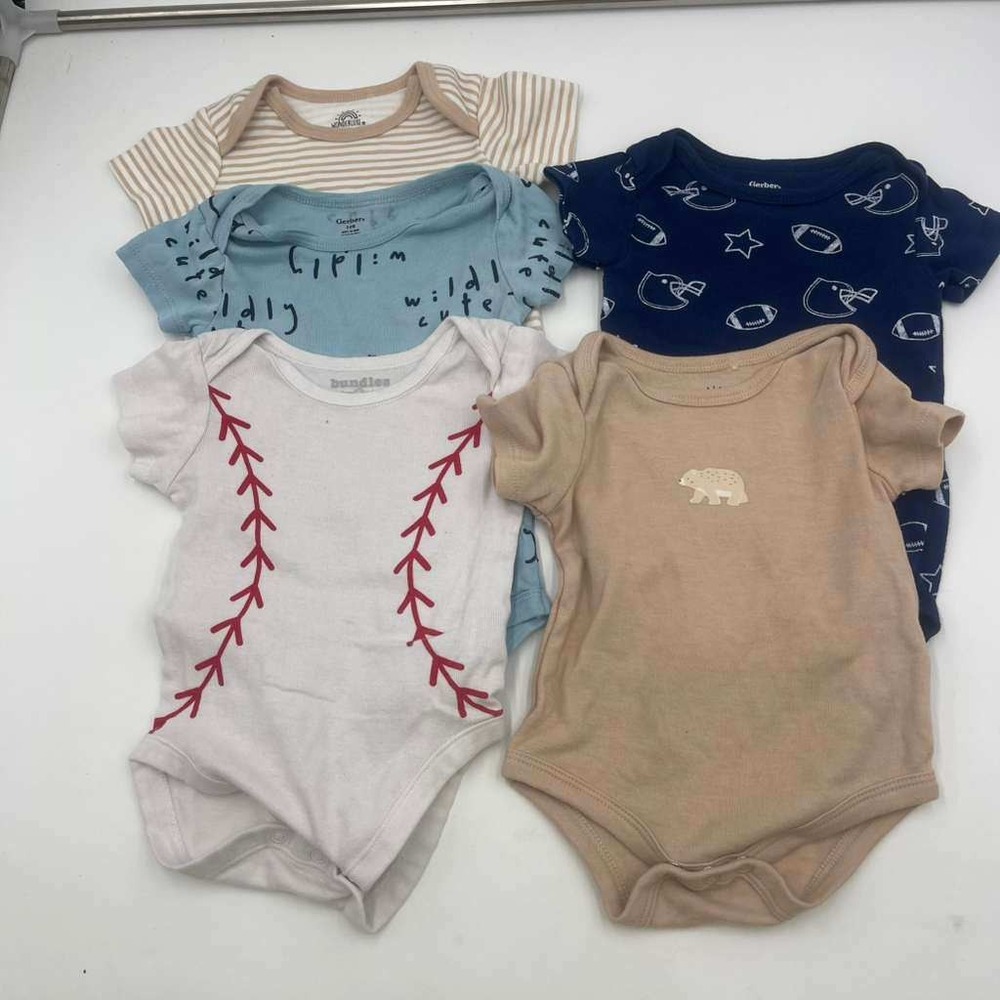 lot of 5 Baby Bodysuits Football Baseball Bear Stripes‎ Wildly Cute 0-3 Months